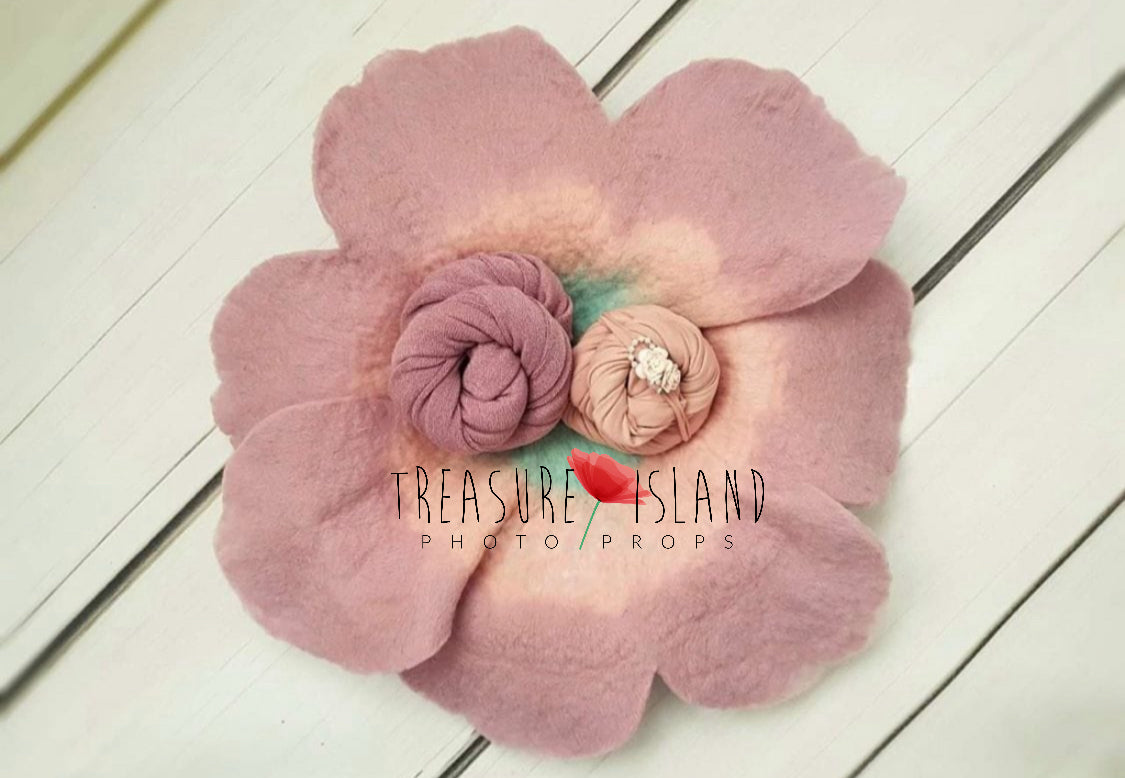 Flower Blanket – Pink & Mint – Handmade Wool for Newborn & Sitter Photography