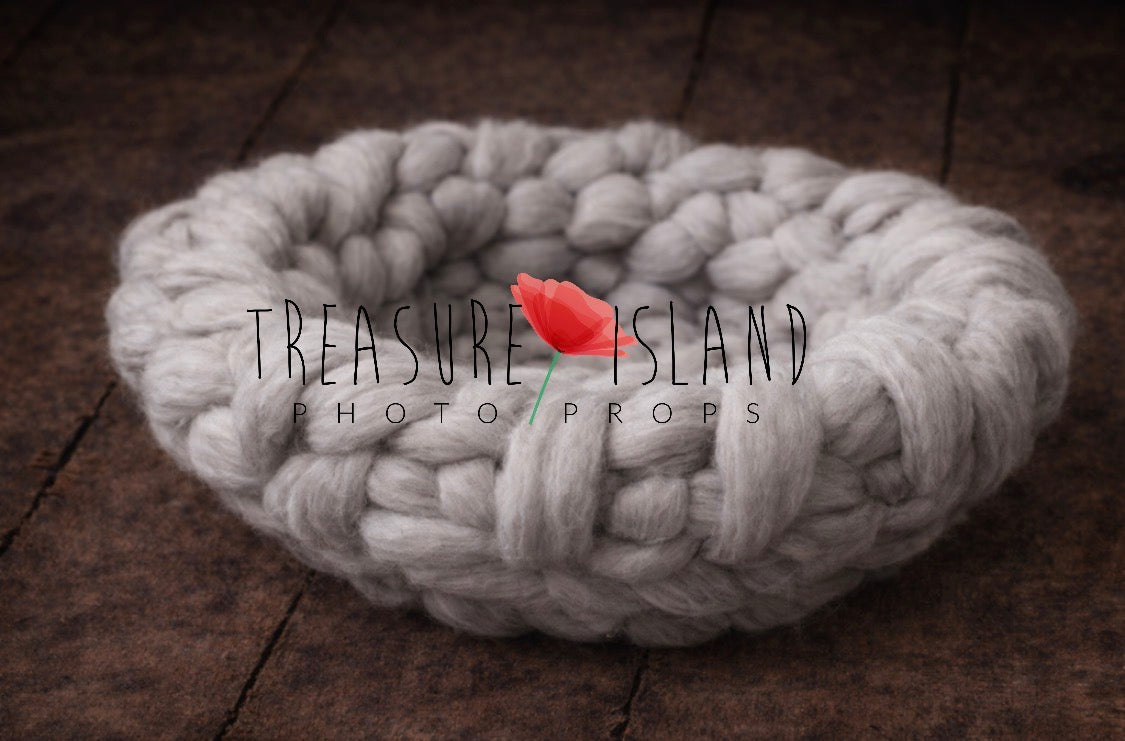 Chunky Wool Nest โ Handmade Newborn Photography Prop