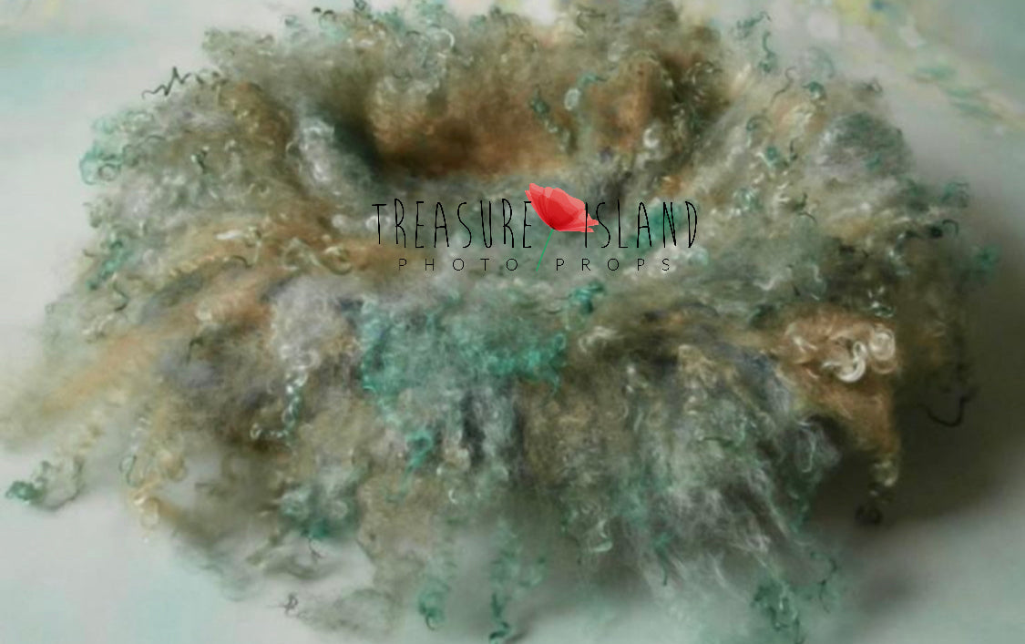 Vintage SAGE and olive blend - Handmade Natural Curly Wool Layer