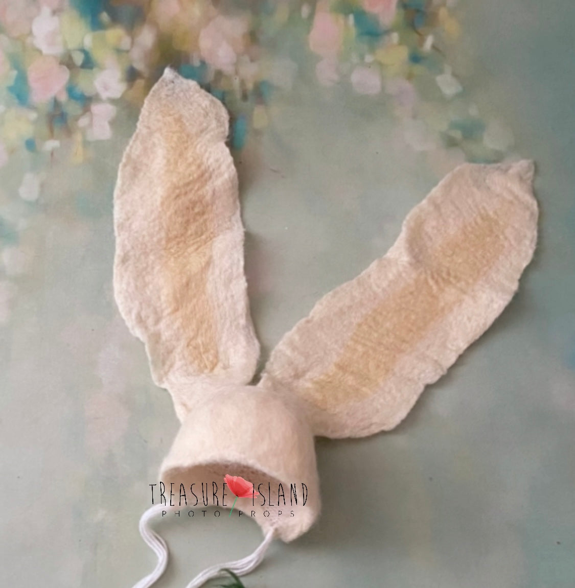 イースターバニーの帽子とニンジン