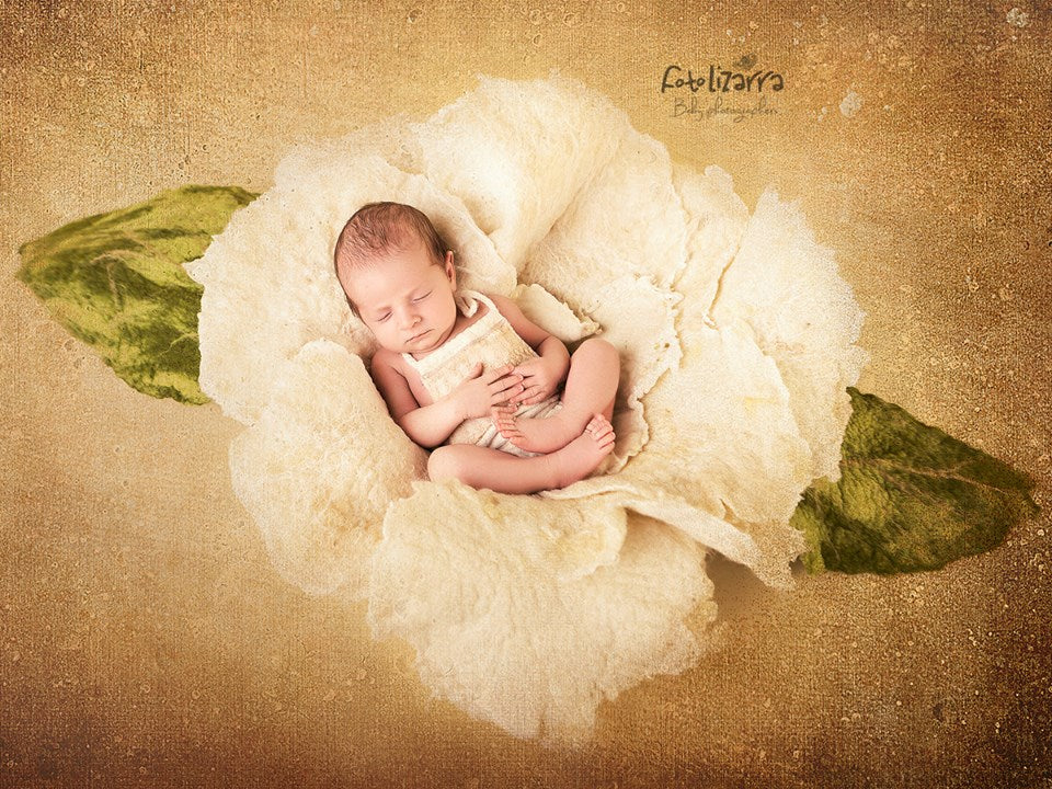 FELTED JASMINE POSING FLOWER