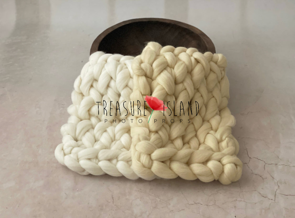 Chunky Knitted Blanket – Handmade Baby Photo Props