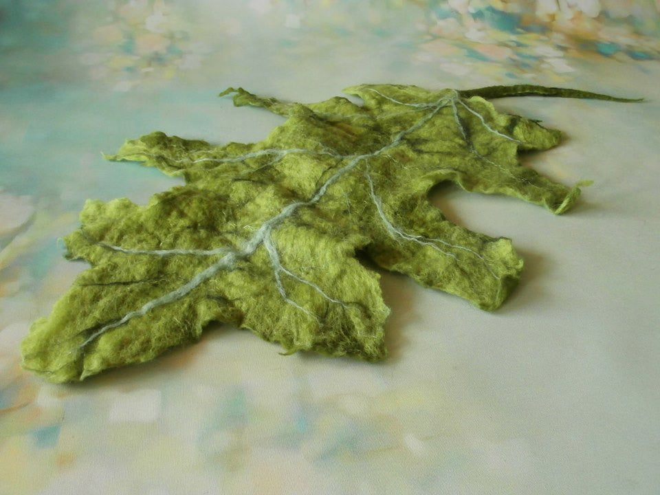 FELTED POPPY LEAF_ nb or sitter size_Photo Props