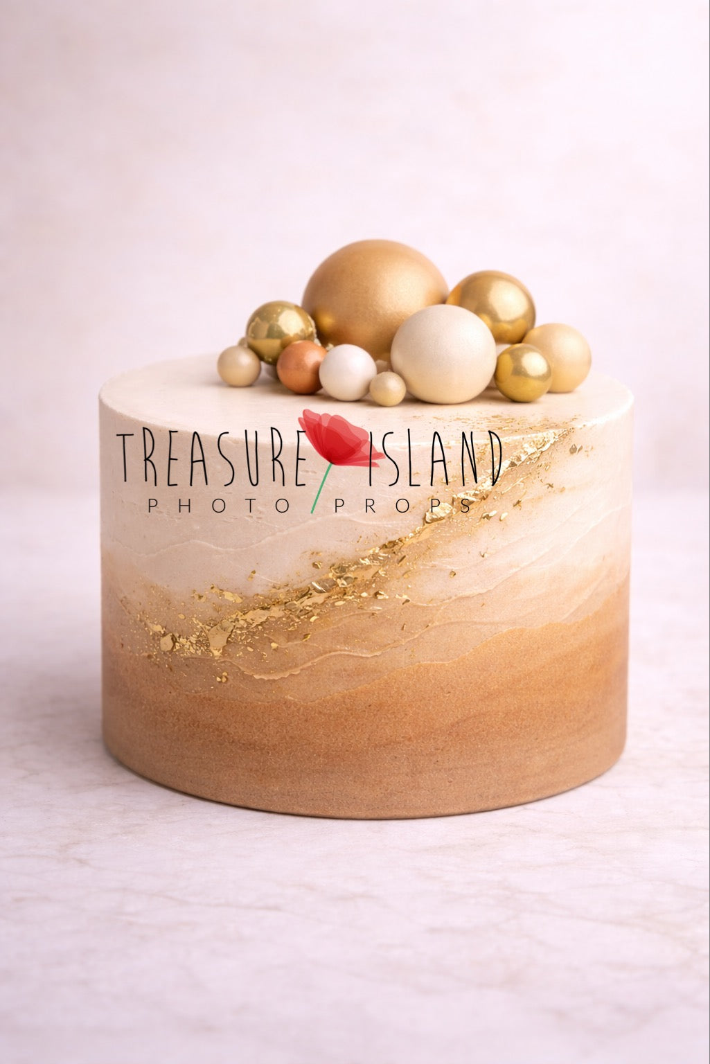 Styrofoam cake from the Safari Collection - Golden Mane Edition. Designed for cake smash photography with a soft ombre transition from warm caramel to ivory tones and a circular textured finish. Accented with rich golden details and decorative spheres in warm safari shades for a bold yet elegant lion-inspired look.