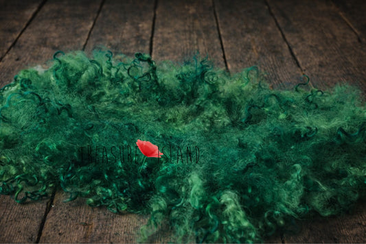 Handmade EMMERALD Natural CURLY wool blanket - photo props