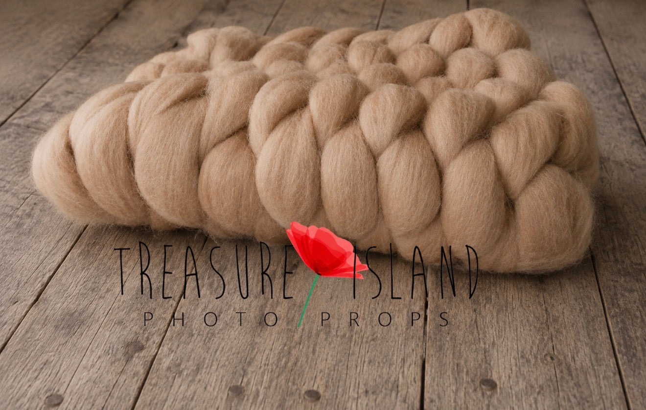 Fluffy Marshmallow Blanket in Porcelain color. 100% wool.Perfect for Newborn Photography.