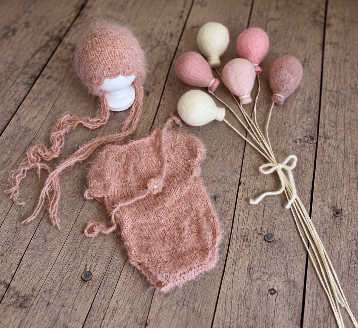 Fluffy Knitted Wrap with Decorative Edge - Newborn Photography Prop
