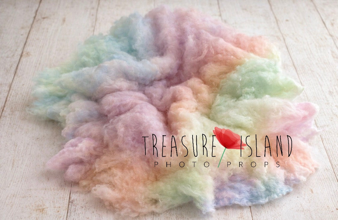 Flauschige Pastell-Regenbogenwolke