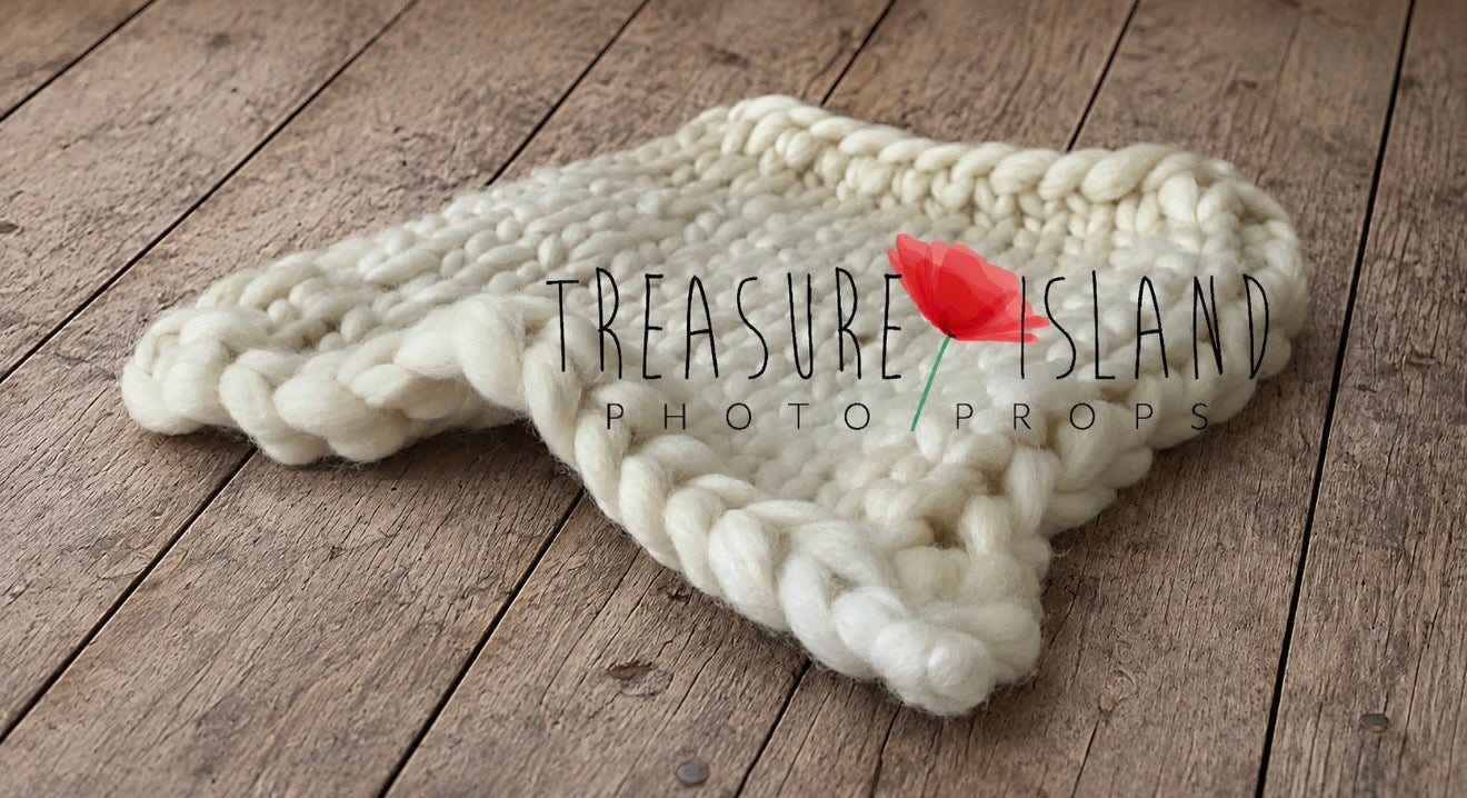 CHUNKY KNIT BLANKETS