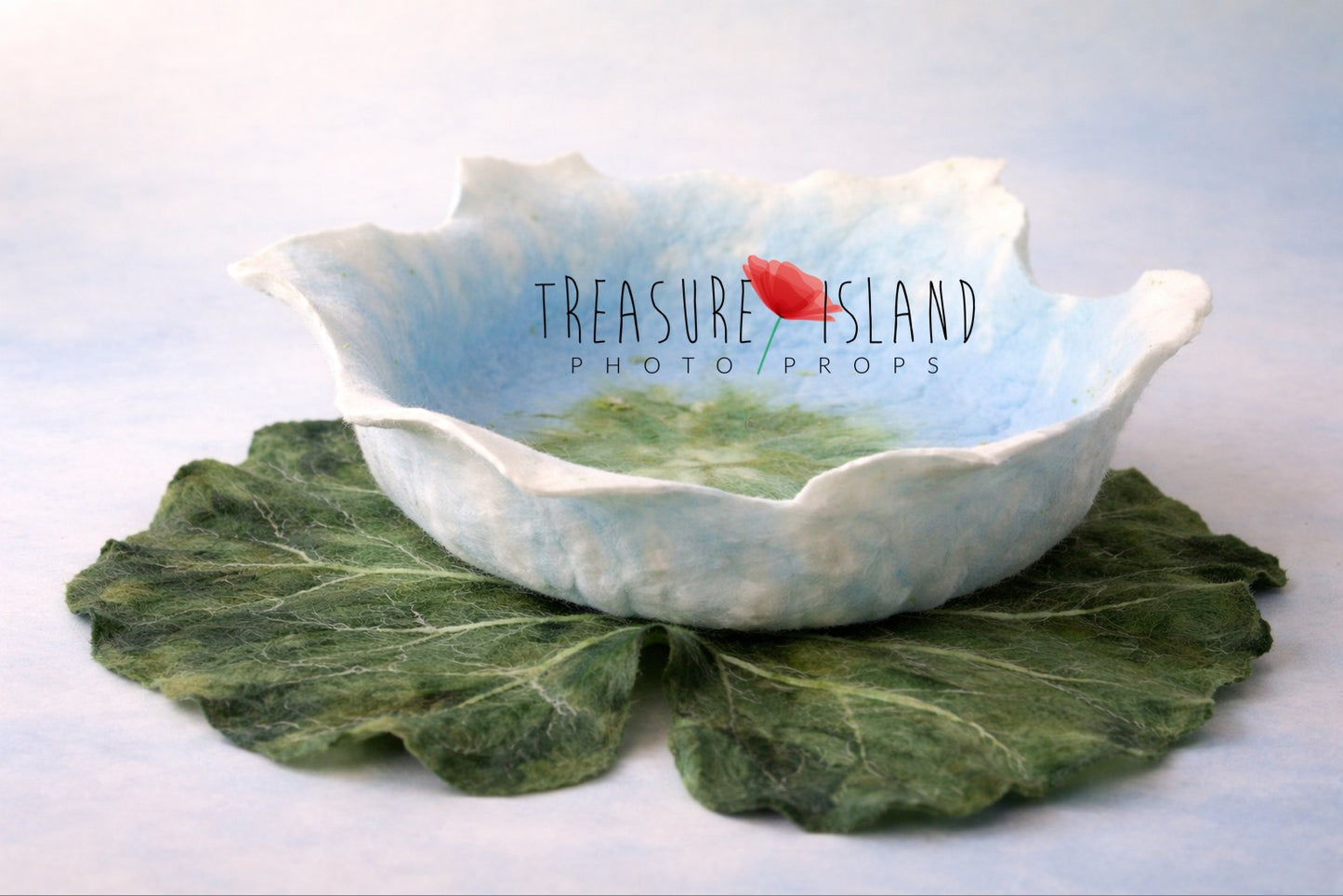 Handmade sky blue felted bowl with leaf for newborn and sitter photography. Unique artisan prop available in 40 cm and 50 cm sizes. Worldwide shipping.