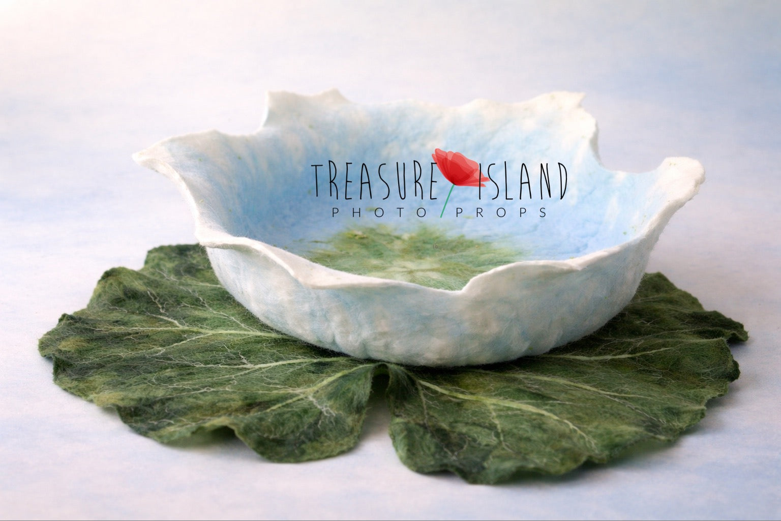 Handmade sky blue felted bowl with leaf for newborn and sitter photography. Unique artisan prop available in 40 cm and 50 cm sizes. Worldwide shipping.