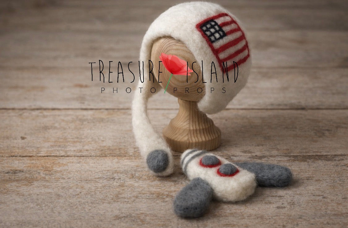 Little Astronaut Set – Handmade Felt Newborn Photography Props
