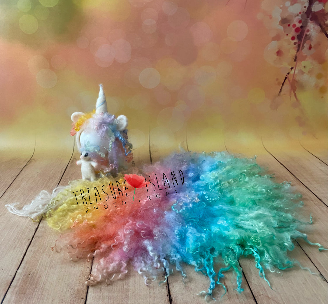 FELTED UNICORN SET  felt animals Curls hair NEEDLE animal  ( HAT + unicorn