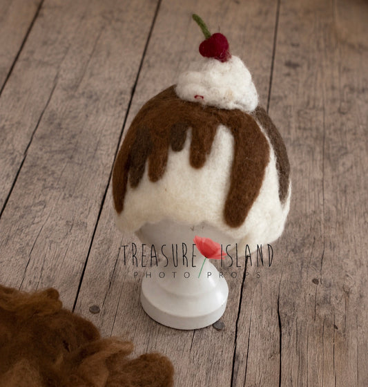 Cupcake bonnet  - Christmas collection