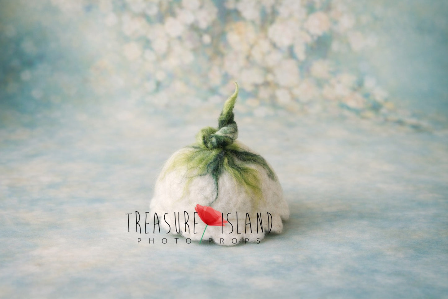 Althéa handmade ivory and botanical green felted bonnet for newborn fairy and woodland photography