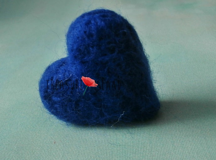 FELTED HEART - classic woolen