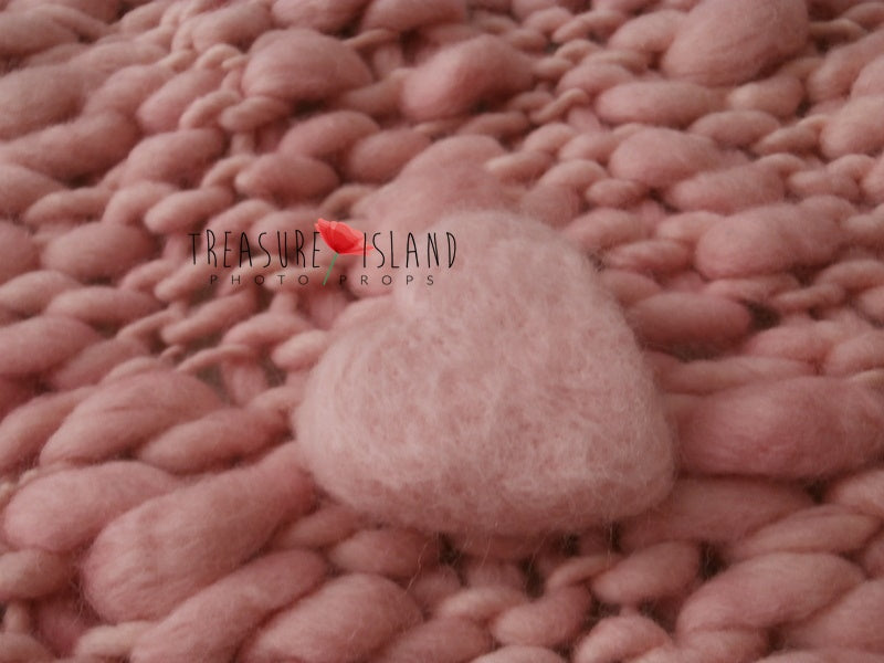 SET - YARN BLANKET + FELTED HEART