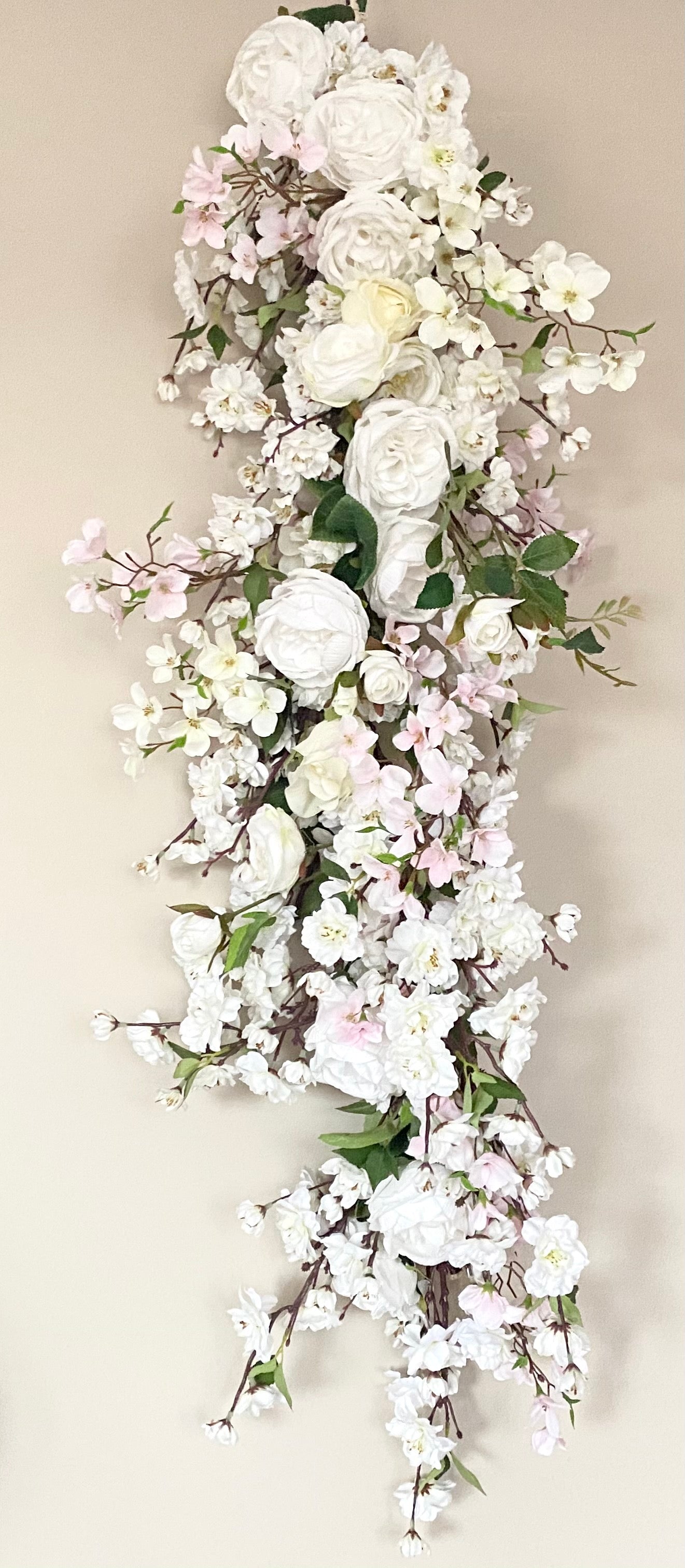 GARLAND in white /light pink