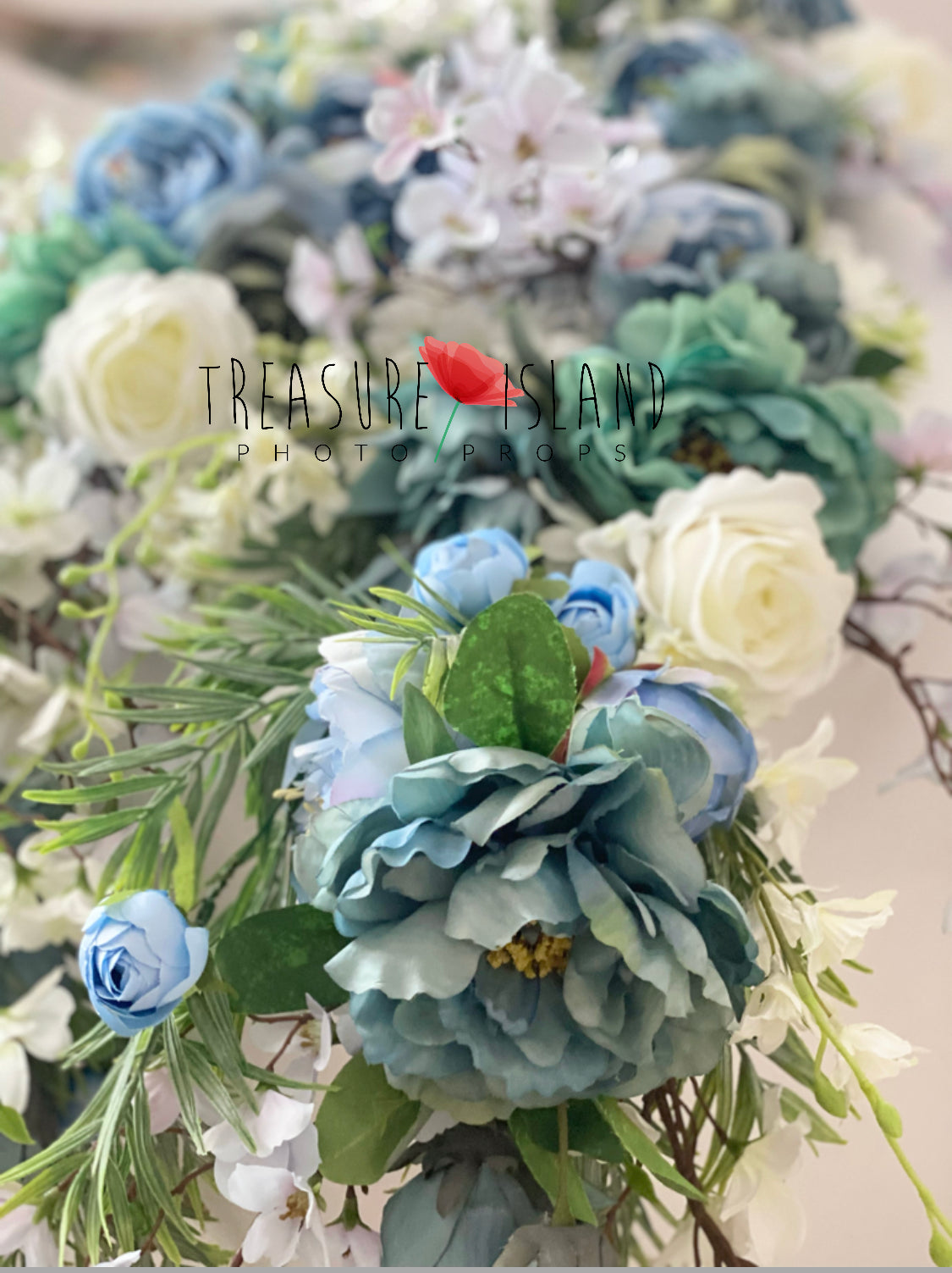 FLOWER GARLAND in turquoise turquoise blue model