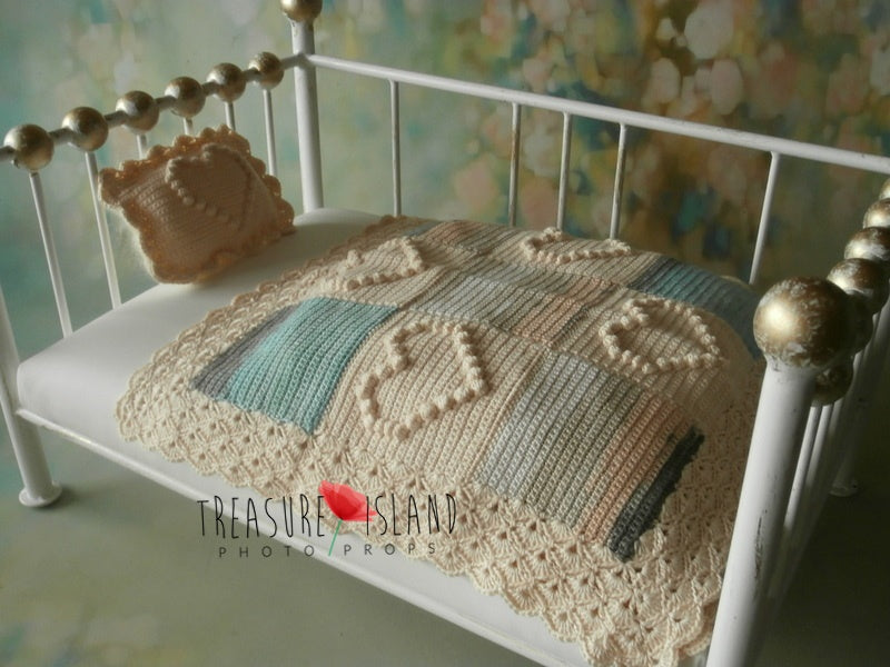 EXCLUSIVE CROCHET PILLOW AND QUILT SET - model WITH HEARTS